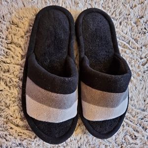 NWOT 7.5-8 Open Toe Plush Isotoner Slippers